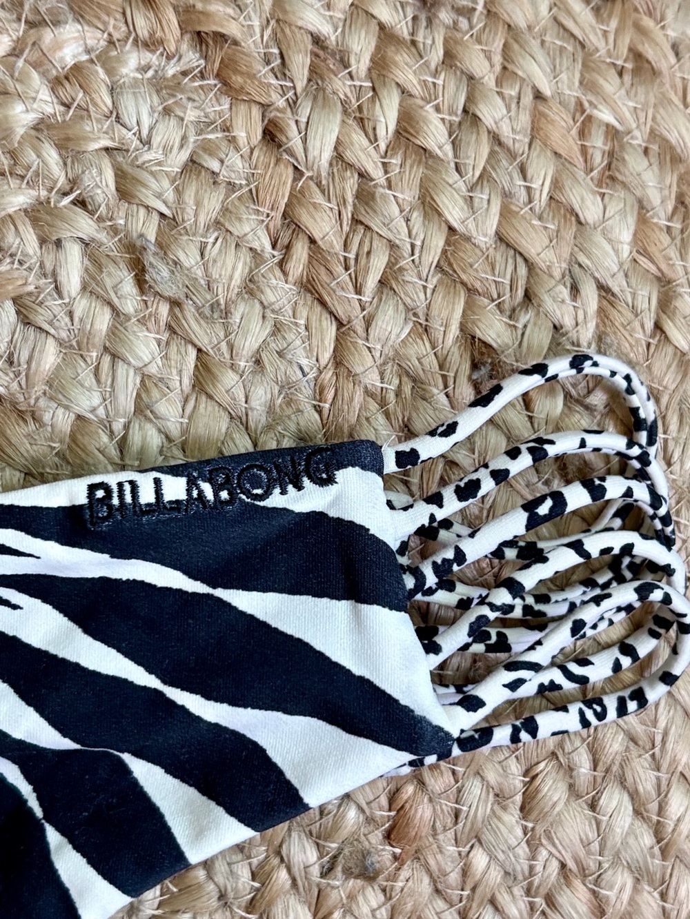 Billabong Black & White Patterned Women's Triangle Bikini 👙 - Picture 4 of 6